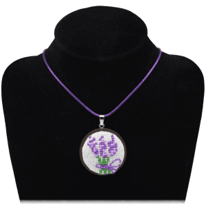 Colier brodat lavanda
