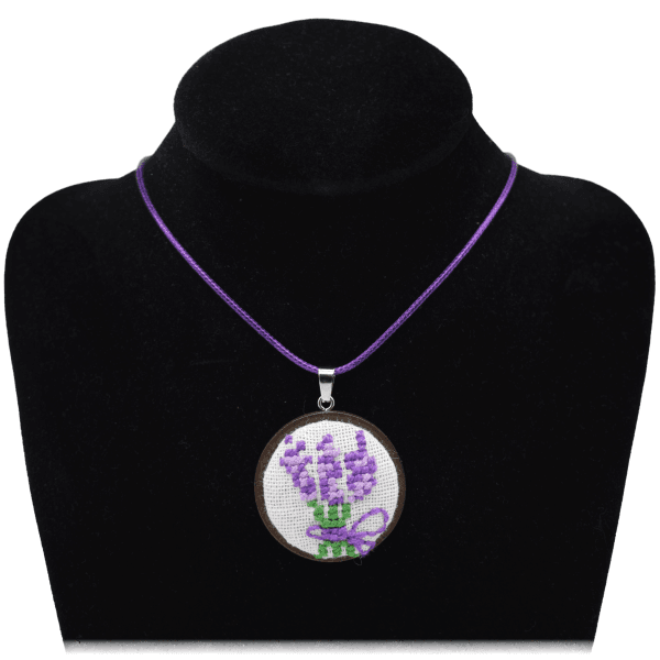 Colier brodat lavanda